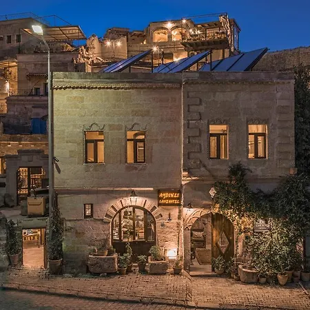 阿伊迪尼尔岩洞酒店 酒店